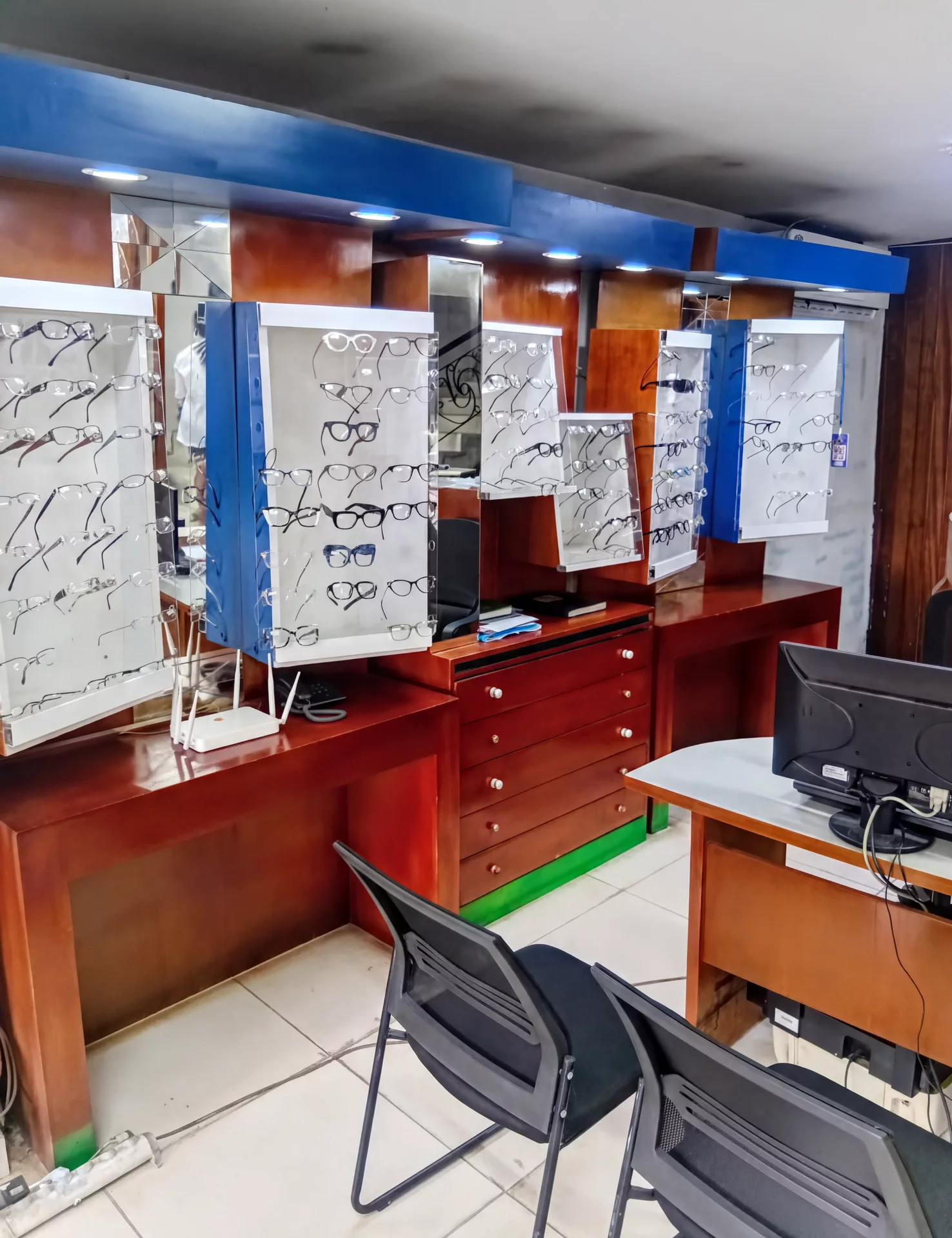 Présentoirs de montures chez Optic Premium